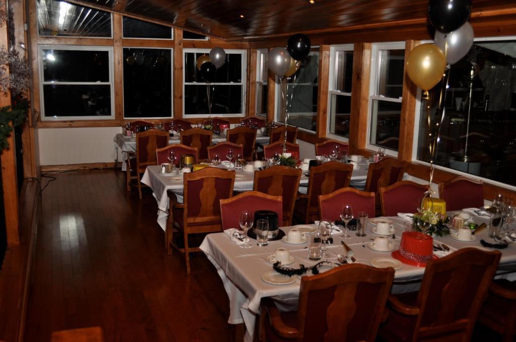 Red Umbrella Inn Minden Hills Екстер'єр фото