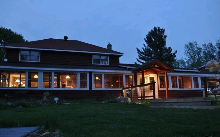 Red Umbrella Inn Minden Hills Екстер'єр фото