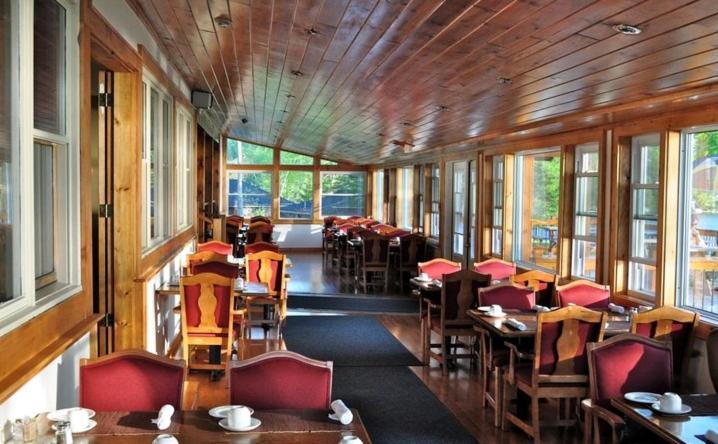 Red Umbrella Inn Minden Hills Екстер'єр фото