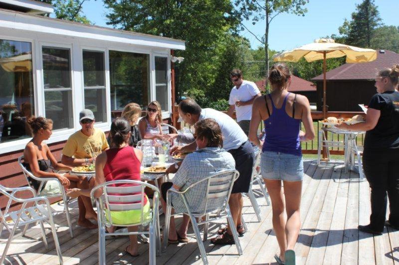 Red Umbrella Inn Minden Hills Екстер'єр фото