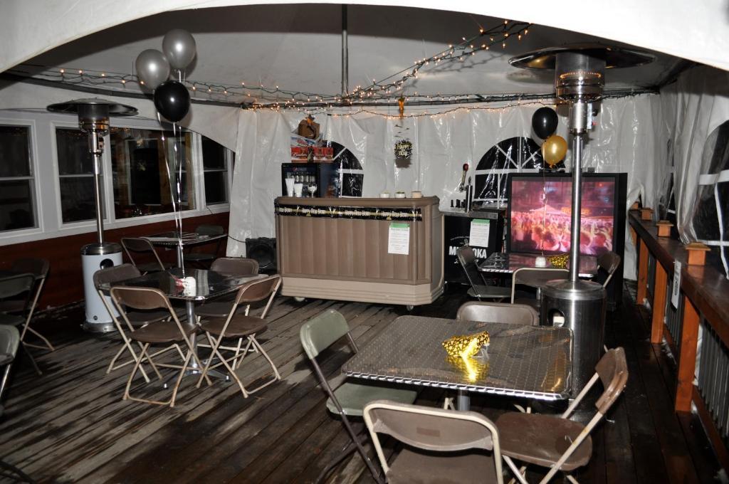 Red Umbrella Inn Minden Hills Екстер'єр фото
