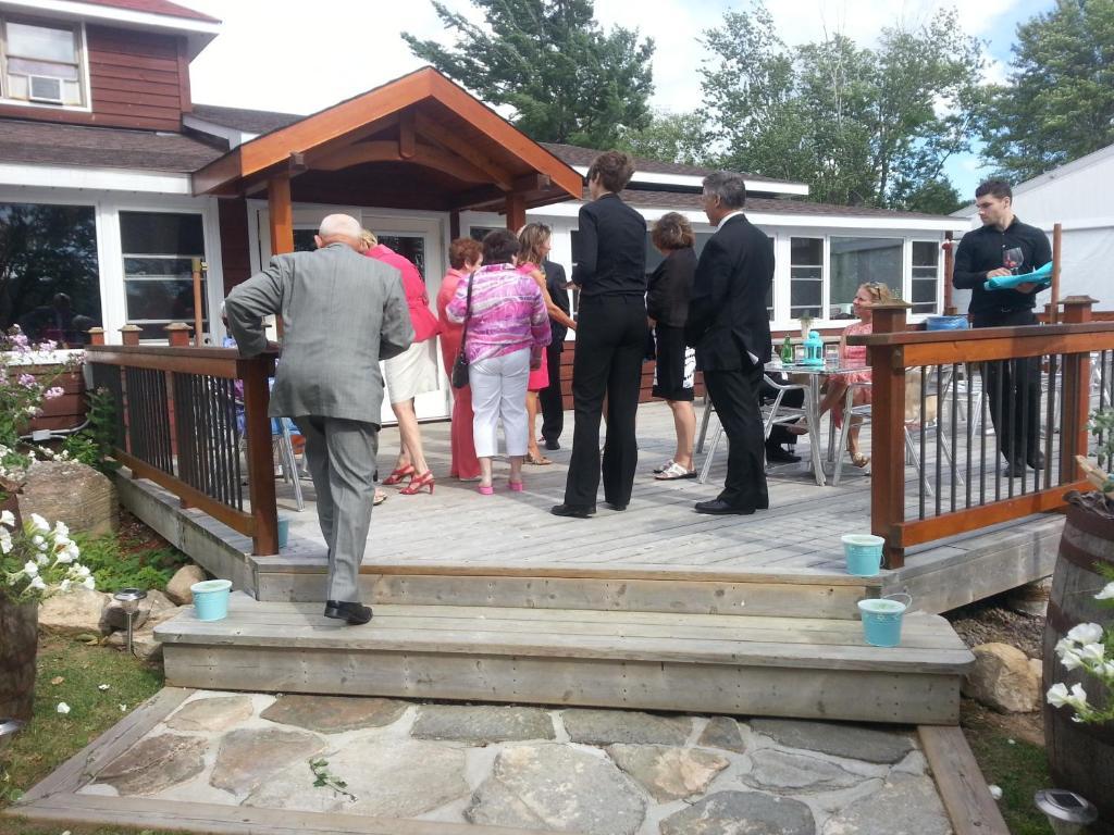 Red Umbrella Inn Minden Hills Екстер'єр фото